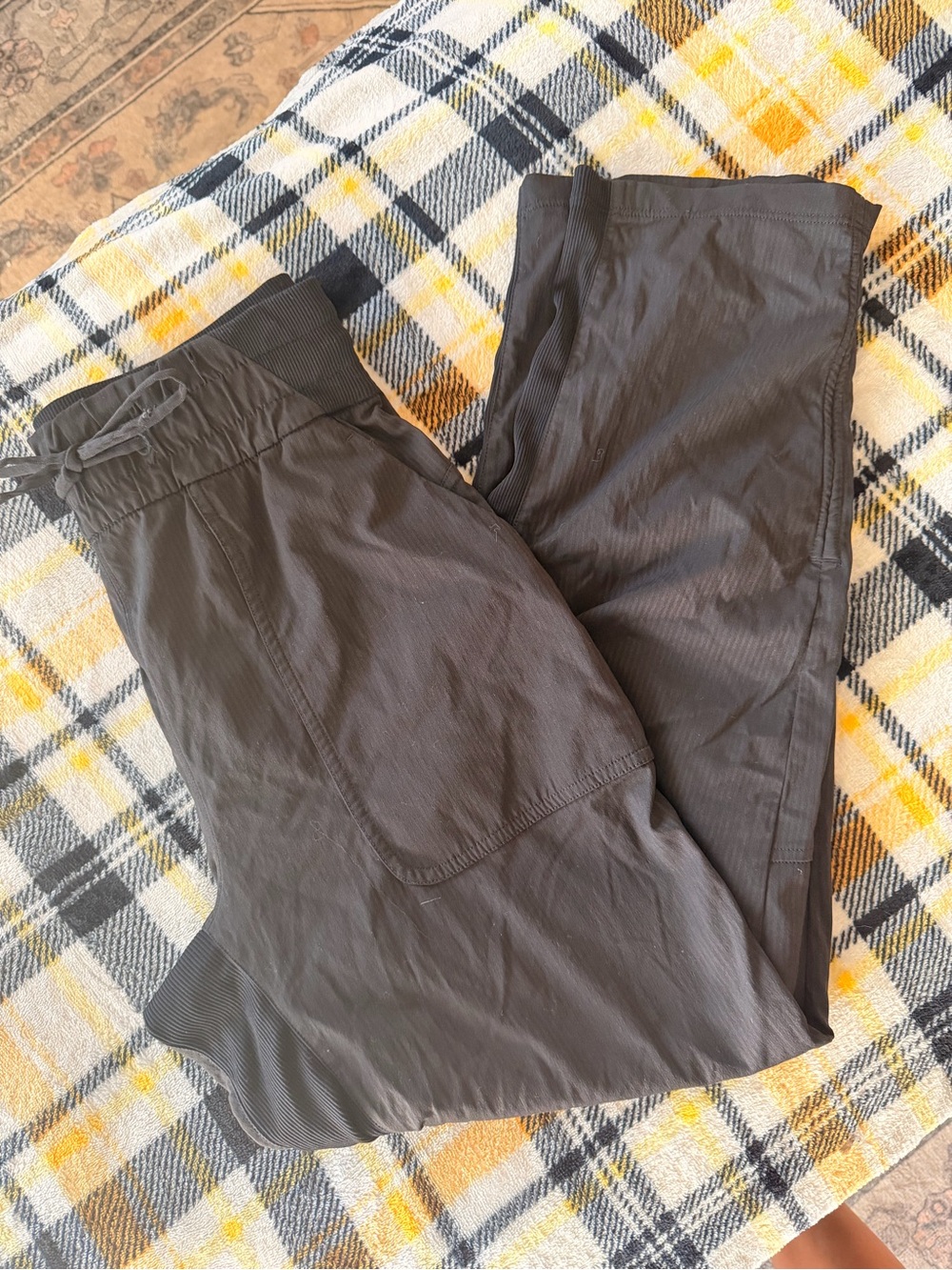 Lululemon Beyond the Studio Crop Black Size 4 Good Condition Lightweight